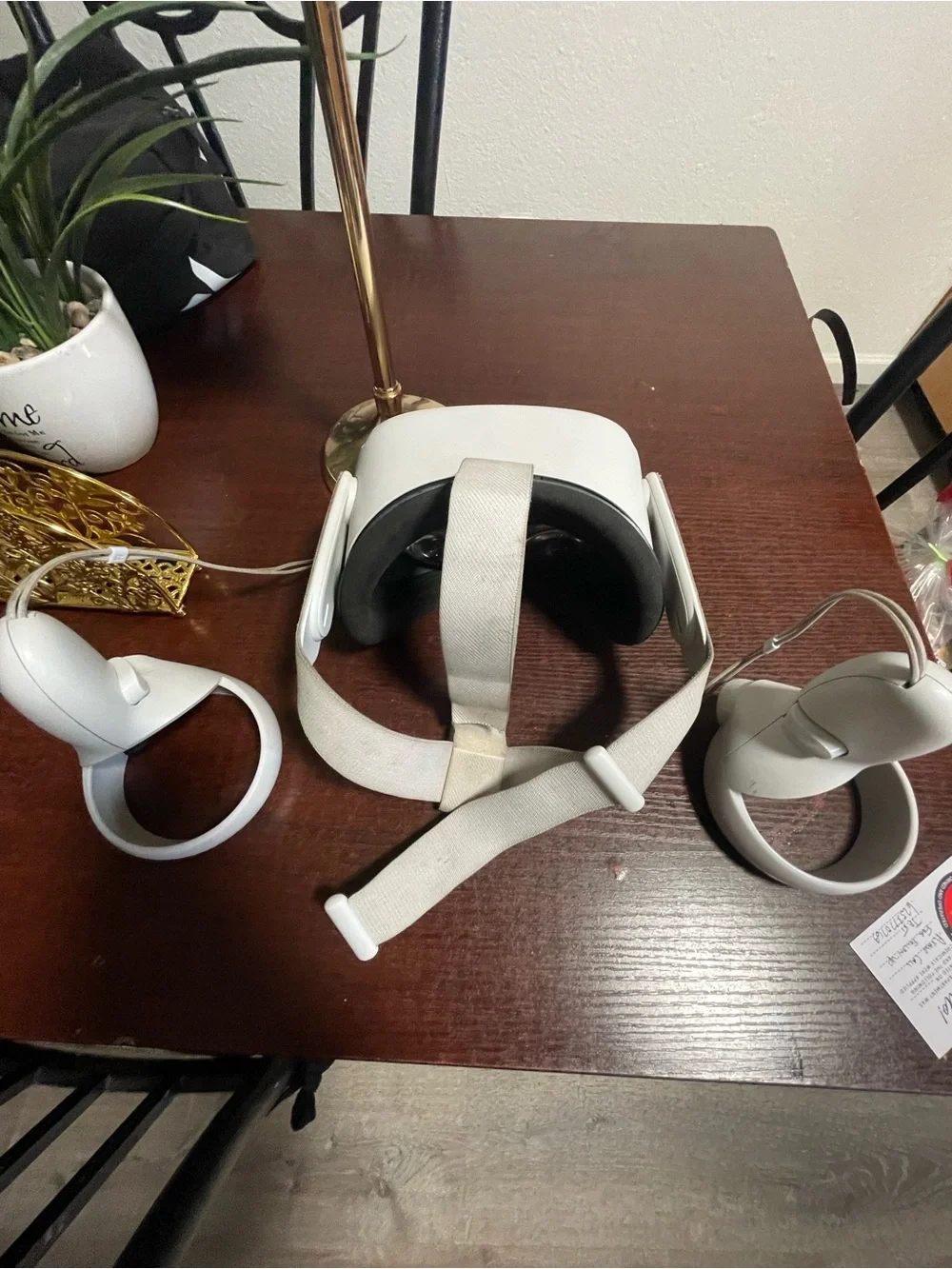 Oculus Standalone VR Headset with White Controllers